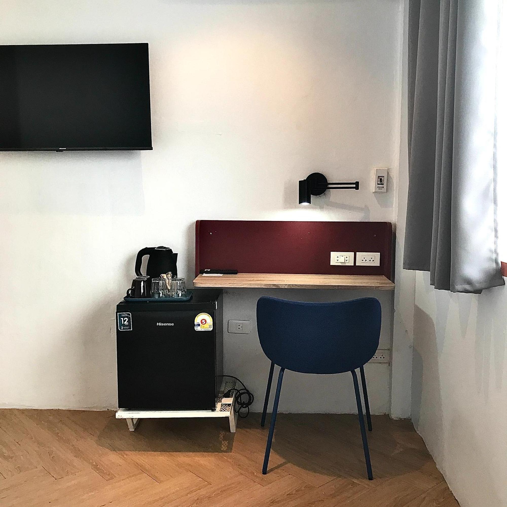 Beige Poshtels + Netflix Asrama *