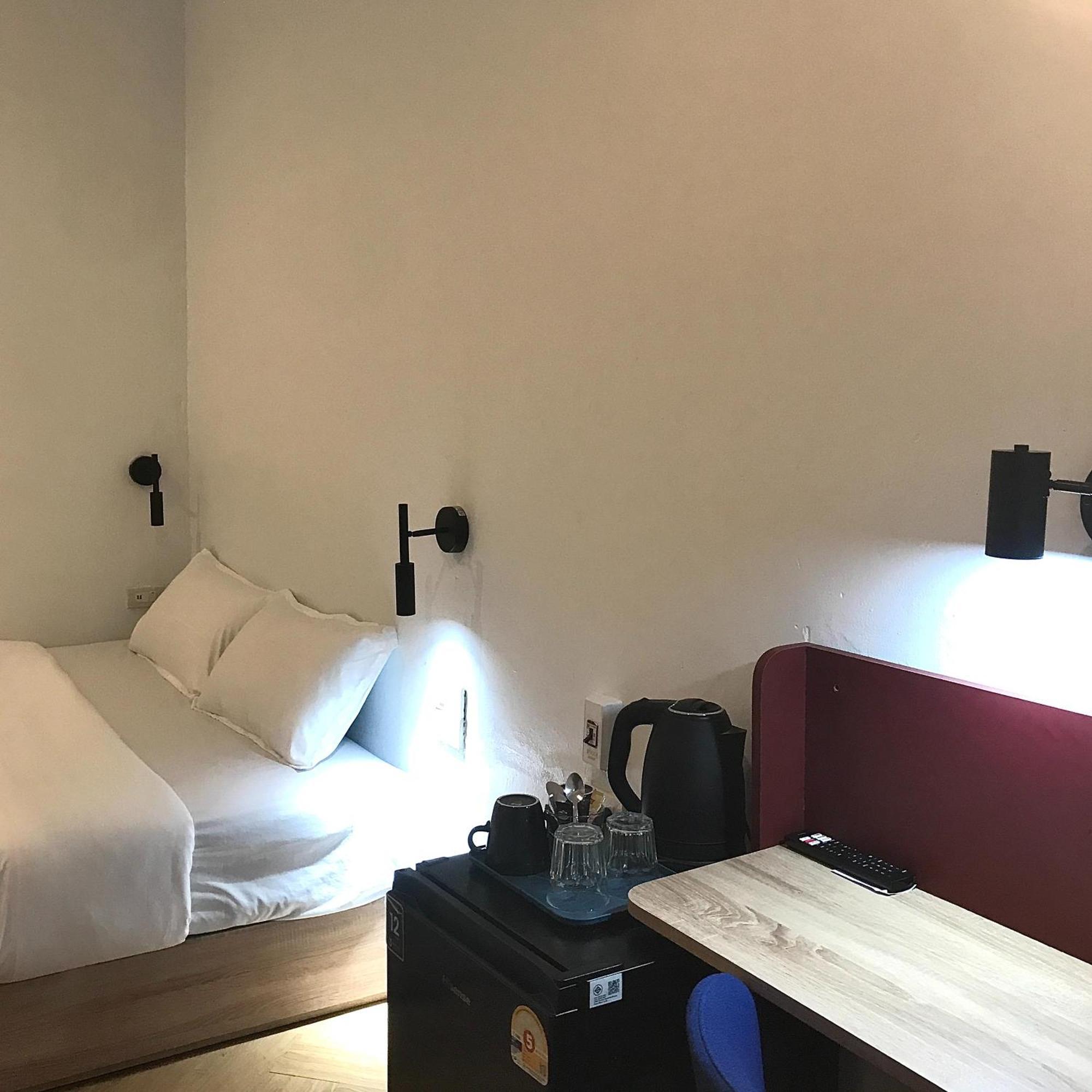 Beige Poshtels + Netflix * Bangkok